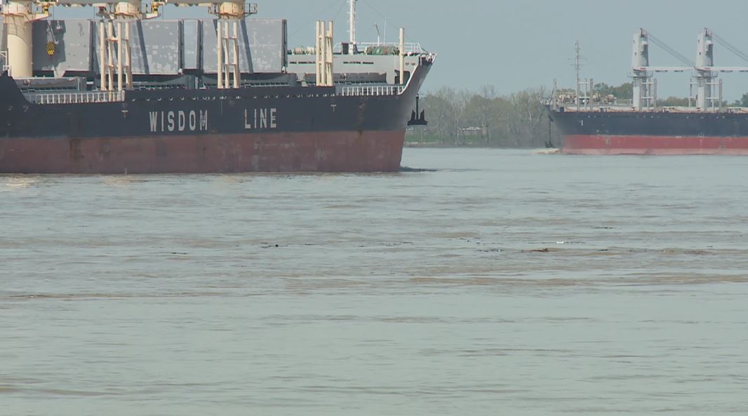 Forecasters keeping eye on Mississippi River levels