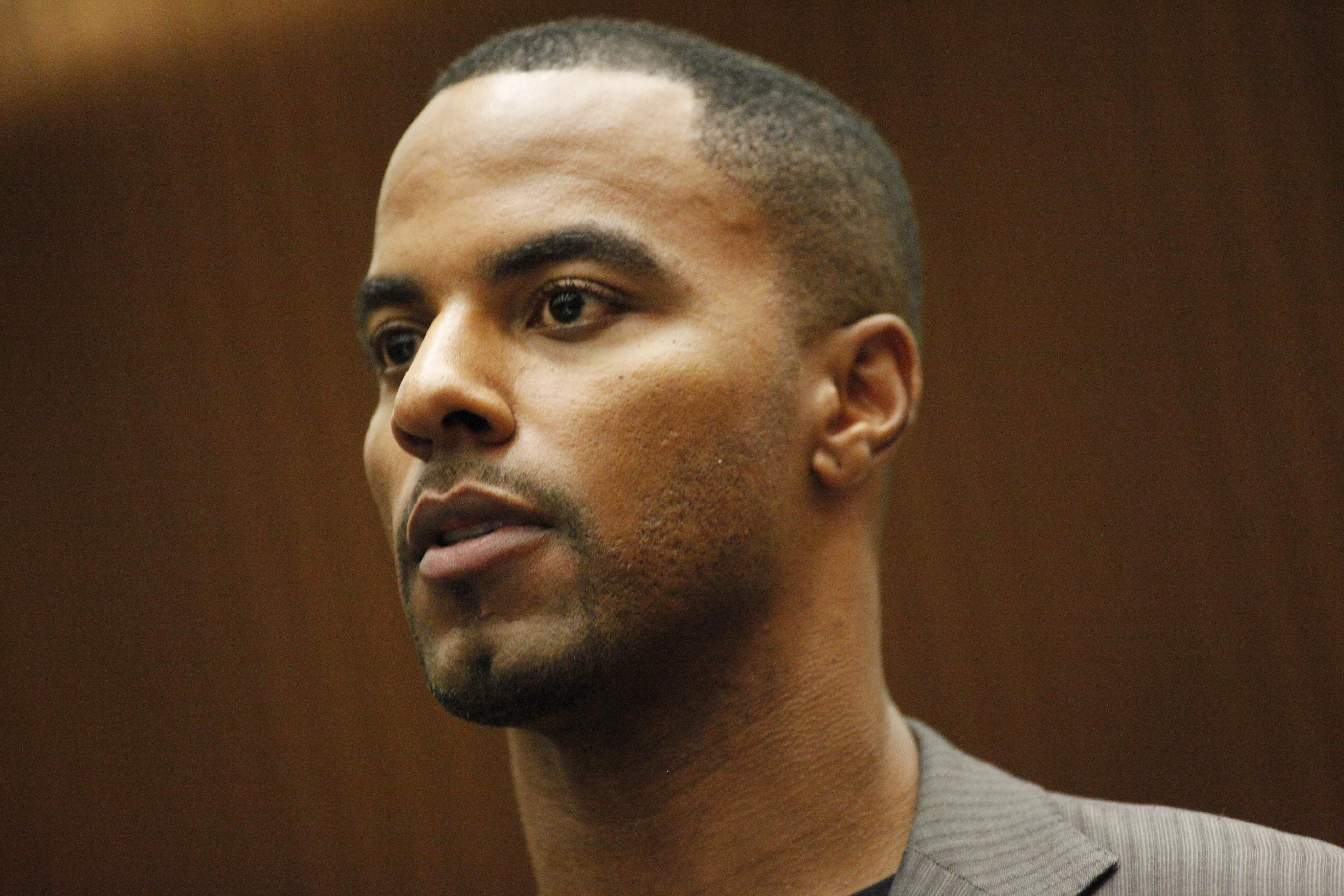 Ex-NFL Star Darren Sharper Takes Plea Deal 