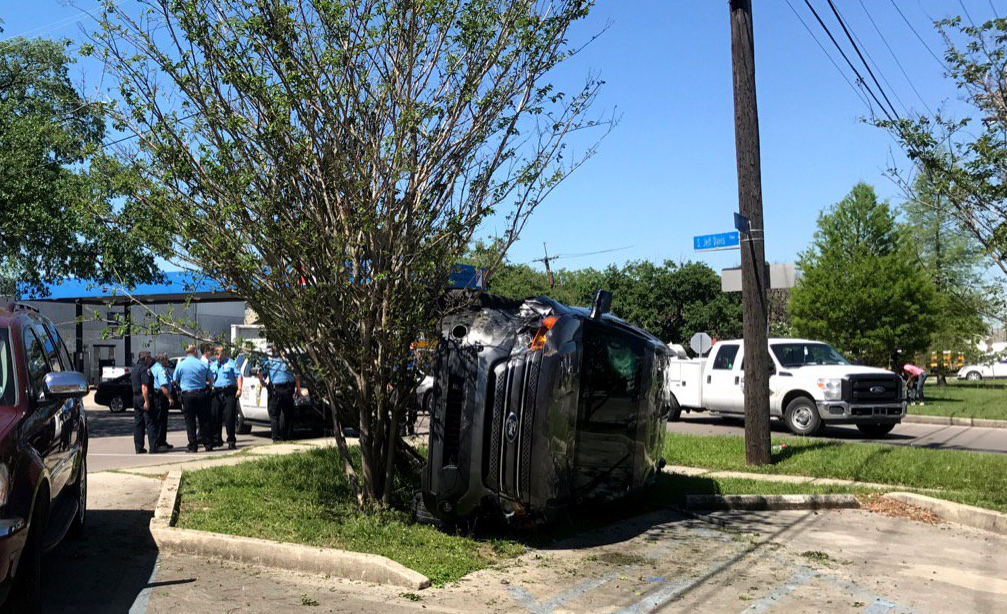 Kenner police chase ends in N.O. with suspect flipping SUV | wwltv.com